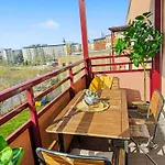 Staytime - Sky Nest Apartment